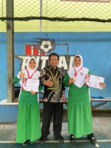 MA Arifah Serahkan Piagam Penghargaan kepada Siswa Berprestasi Karate Tingkat Provinsi